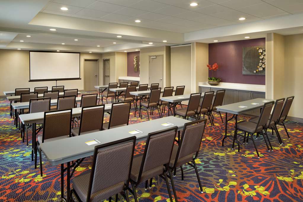 Фото Hampton Inn & Suites St. Louis/Alton