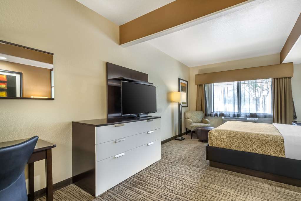 Фото Best Western Plus Lackland Hotel & Suites