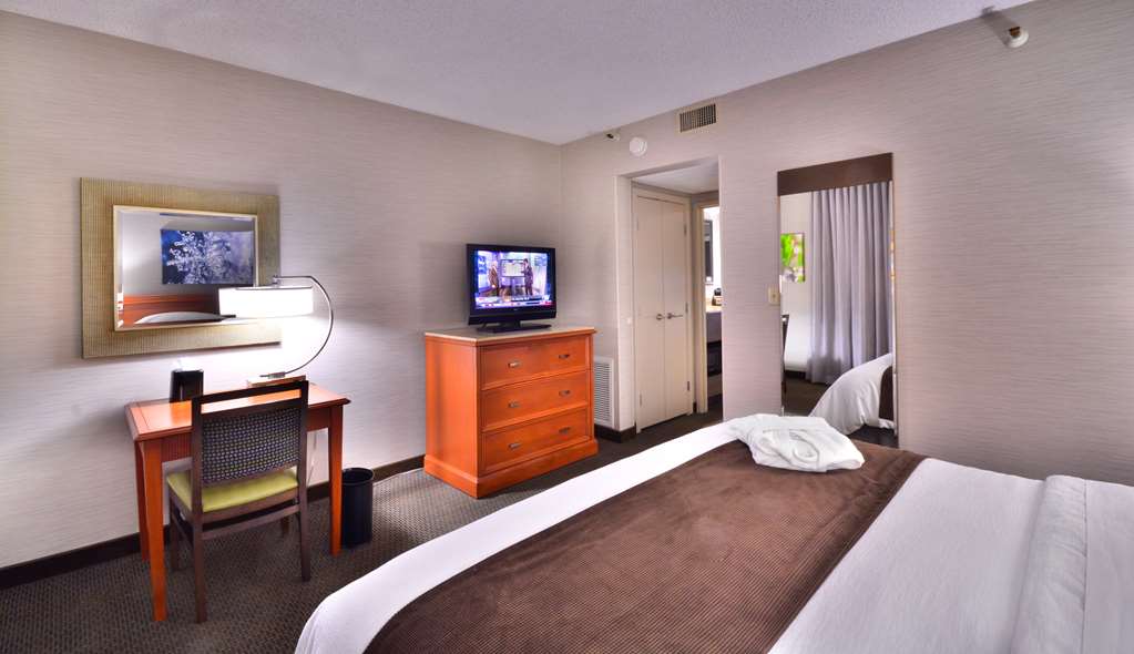 Фото Embassy Suites by Hilton Denver Central Park