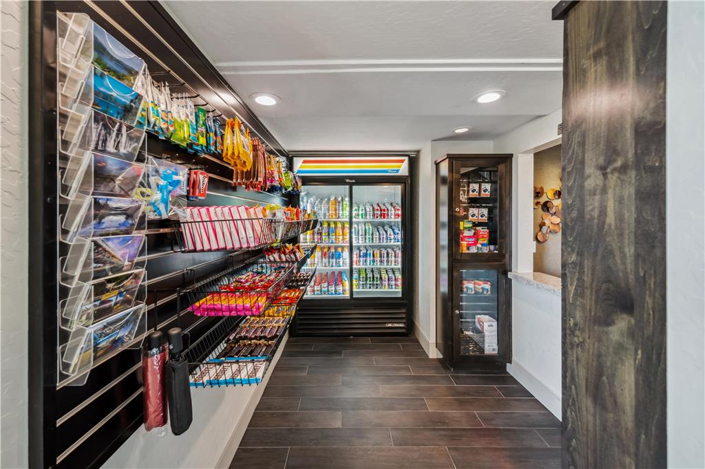 Фото Best Western Plus Hilltop Inn