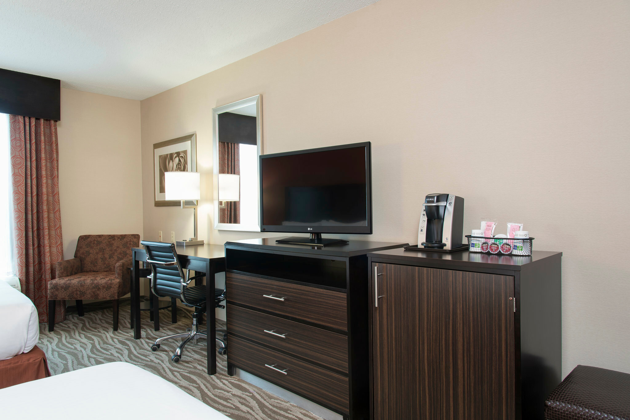 Фото Holiday Inn Express Hotel & Suites Grand Rapids-North, an Ihg Hotel