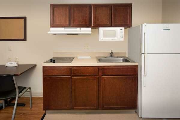 Фото WoodSpring Suites Topeka