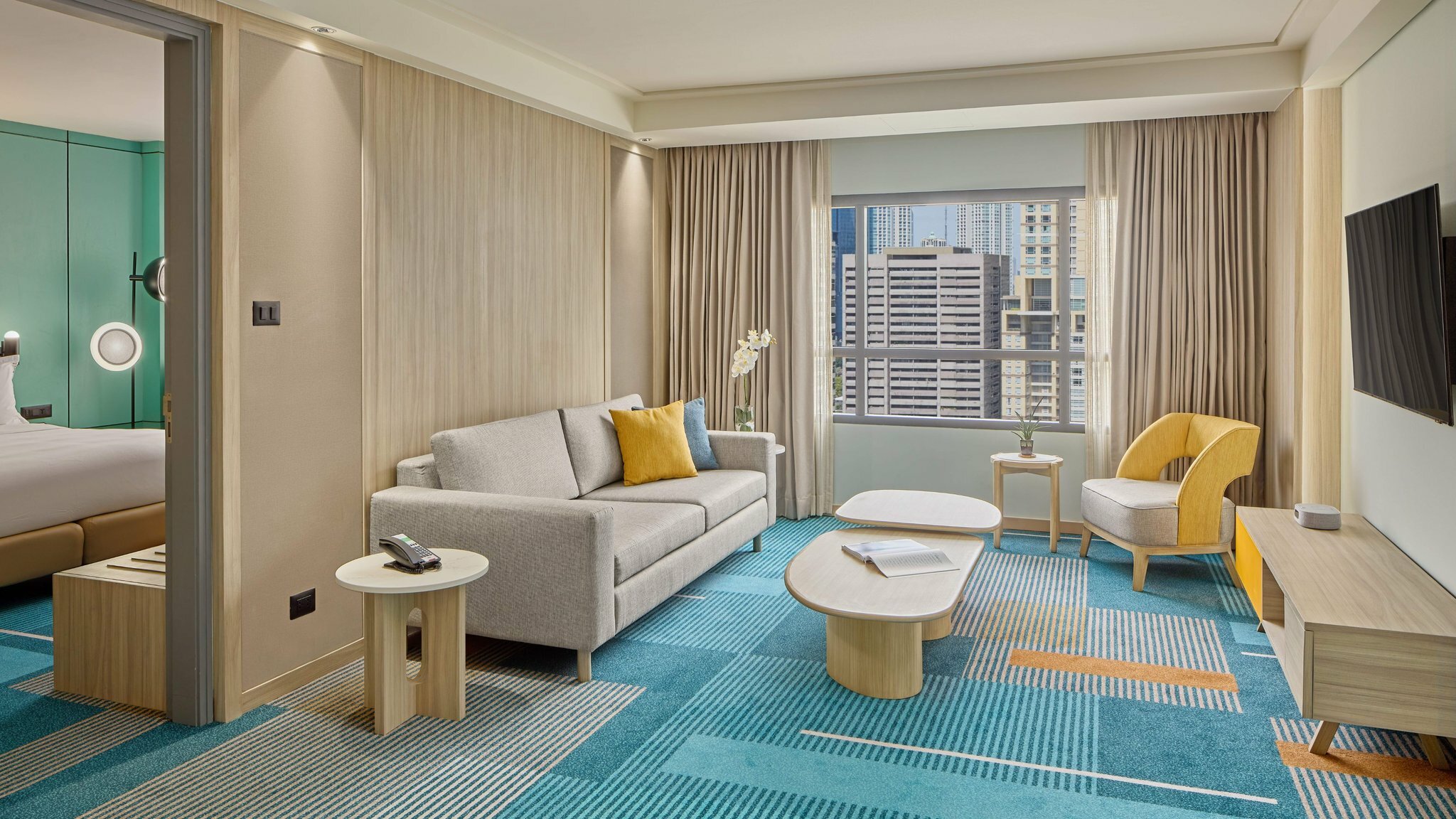 Фото Holiday Inn & Suites Makati, an Ihg Hotel