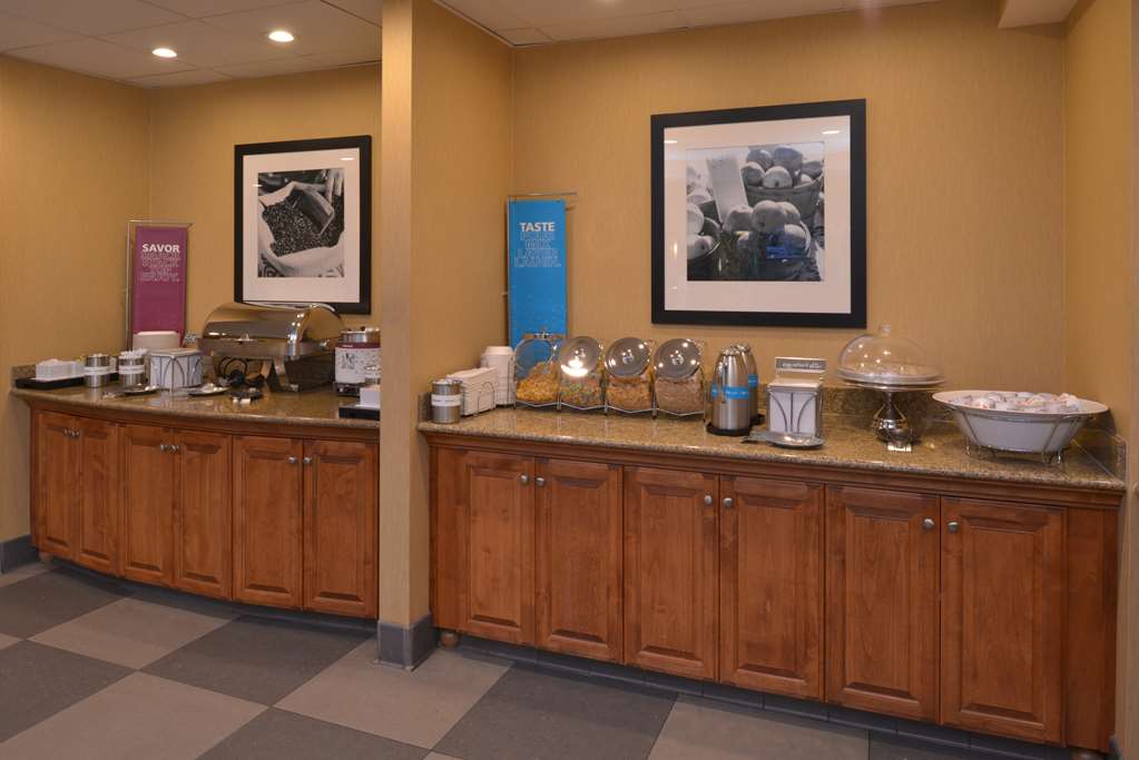 Фото Hampton Inn & Suites Bakersfield North-Airport