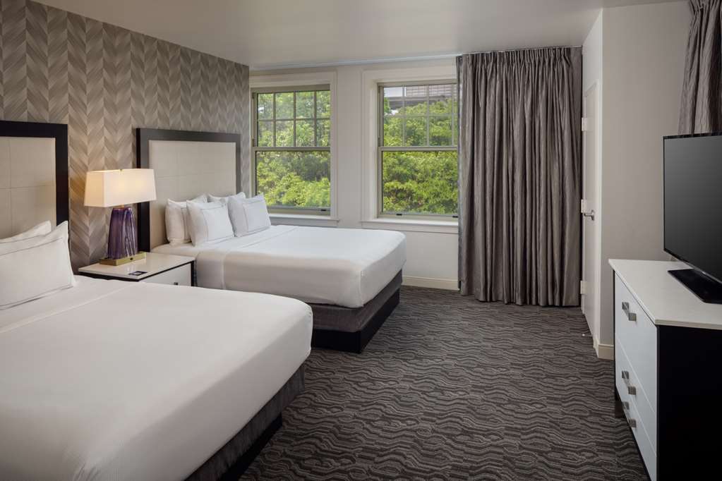 Фото Doubletree Suites by Hilton Detroit Downtown - Fort Shelby