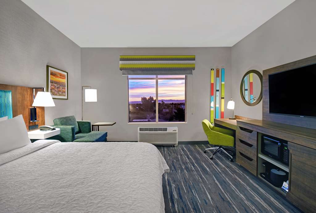 Фото Hampton Inn Las Vegas Strip South, Nv