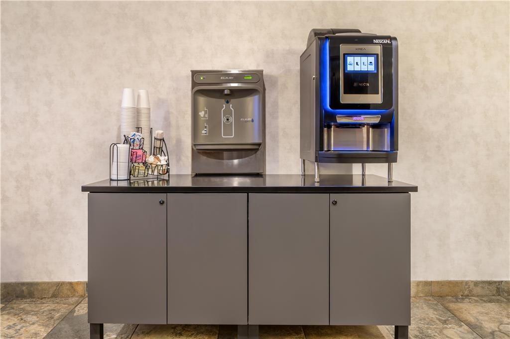 Фото Best Western Plus Service Inn & Suites