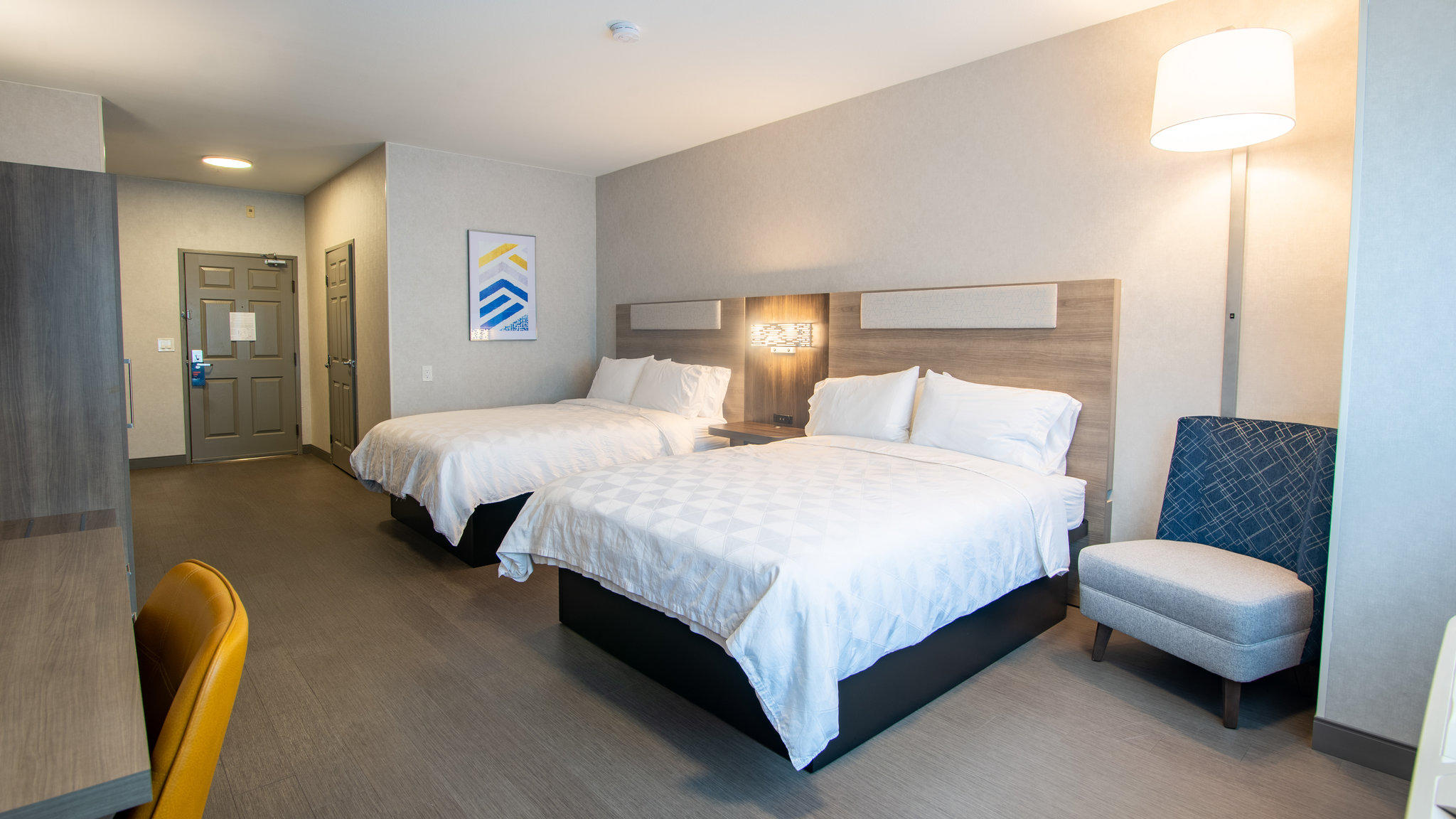 Фото Holiday Inn Express Oakdale, an Ihg Hotel