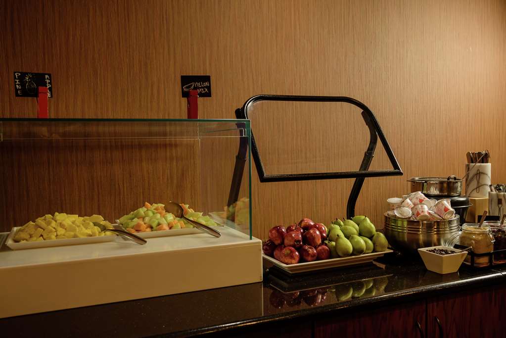 Фото Embassy Suites by Hilton Minneapolis North