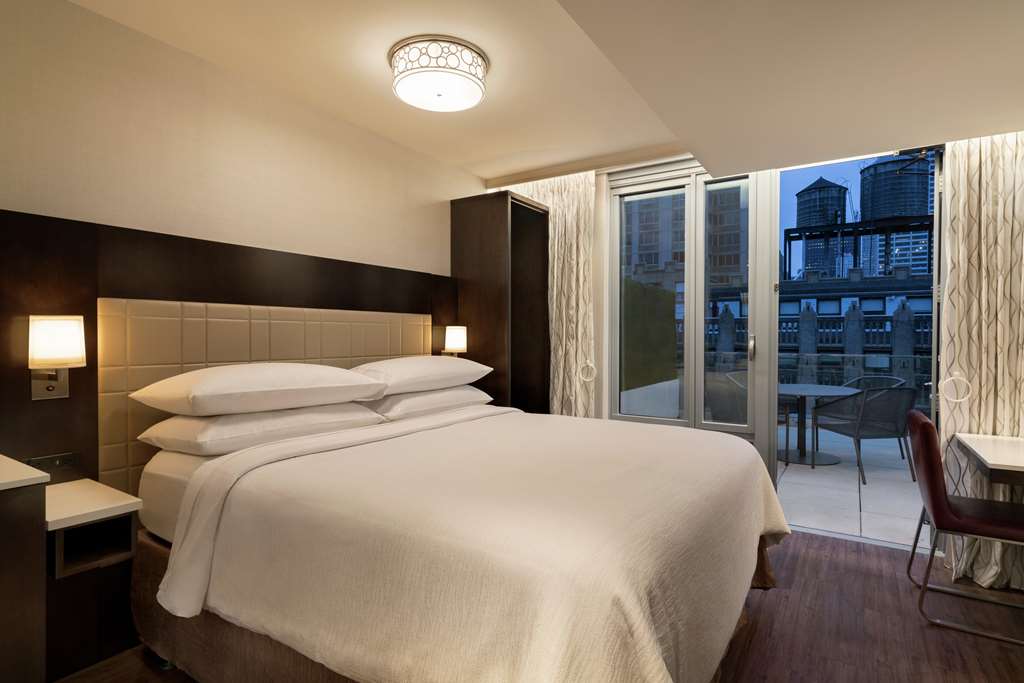 Фото Embassy Suites by Hilton New York Manhattan Times Square