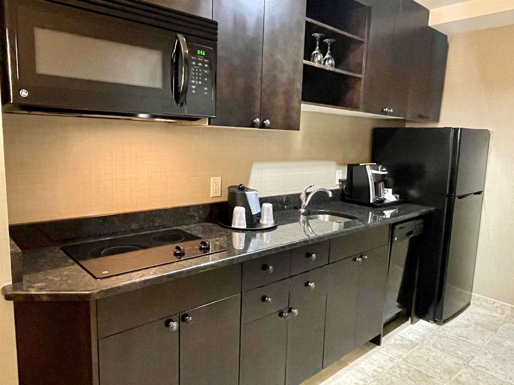Фото Best Western Plus Okotoks Inn & Suites