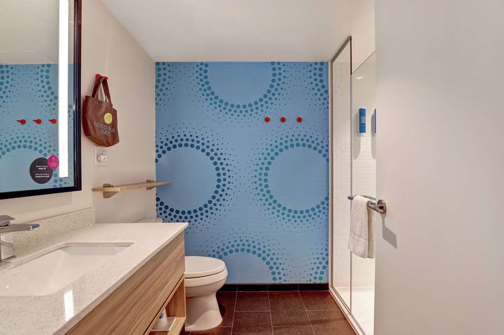 Фото Tru by Hilton Edmonton Windermere