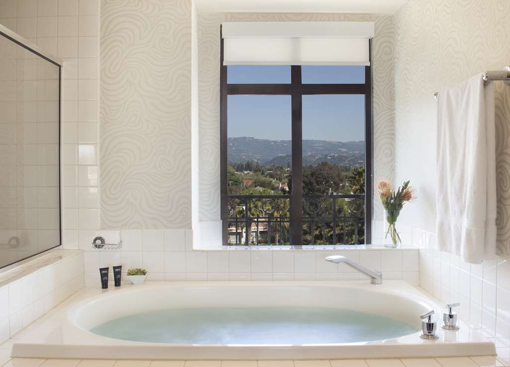 Фото Juniper Cupertino, Curio Collection by Hilton
