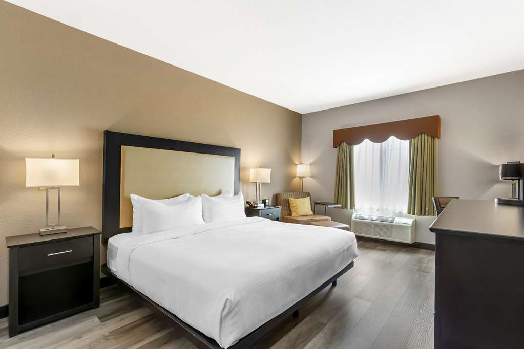 Фото Best Western Plus Des Moines West Inn & Suites