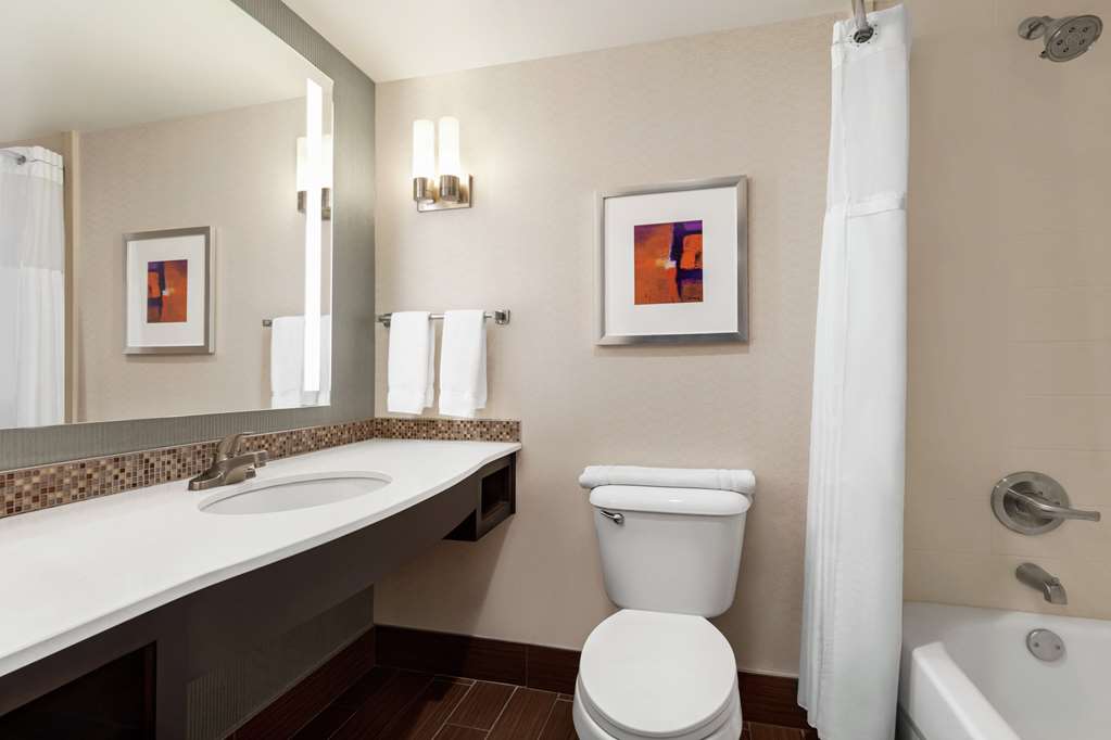 Фото Hilton Garden Inn Louisville Downtown