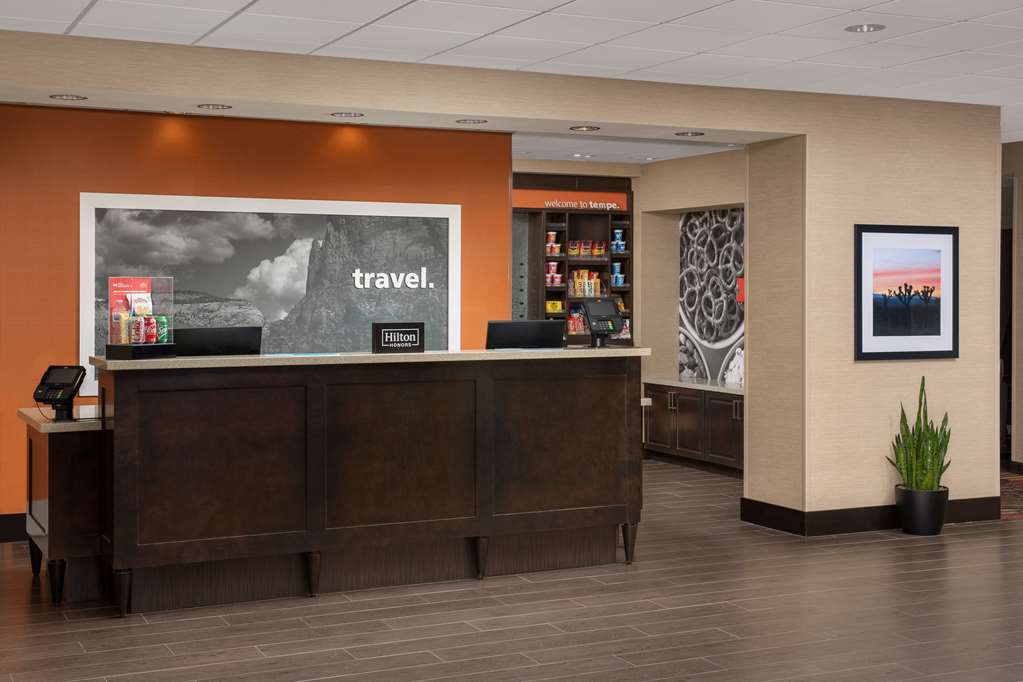 Фото Hampton Inn & Suites Phoenix Tempe