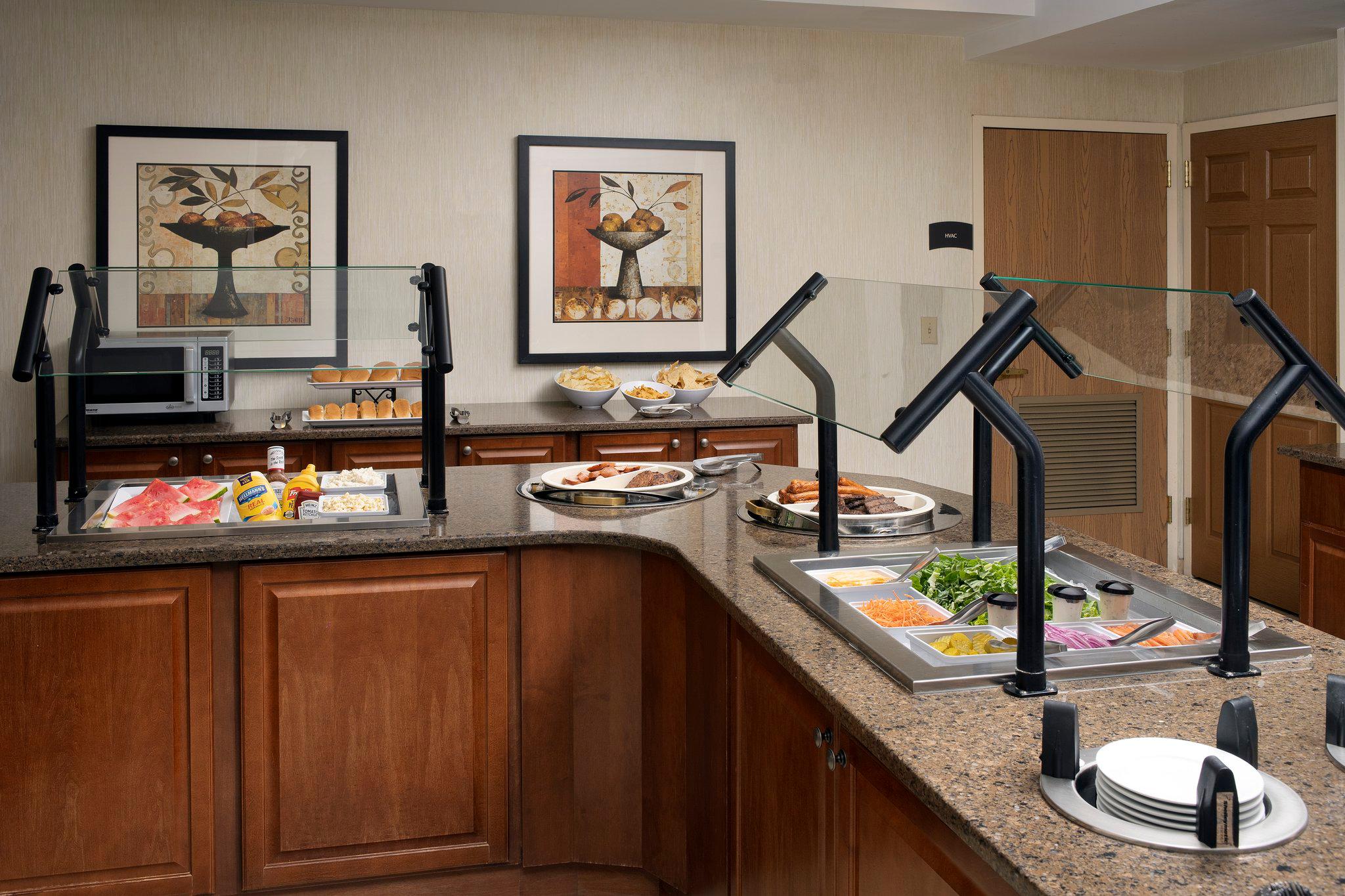 Фото Staybridge Suites North Brunswick, an Ihg Hotel