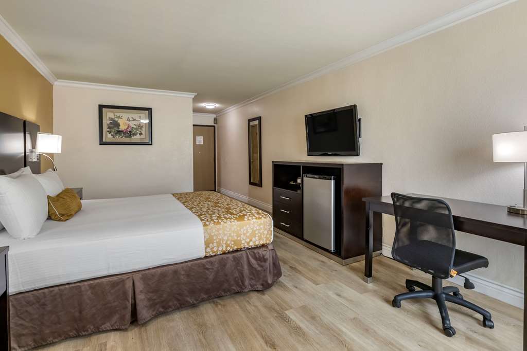 Фото Best Western Plus South Bay Hotel