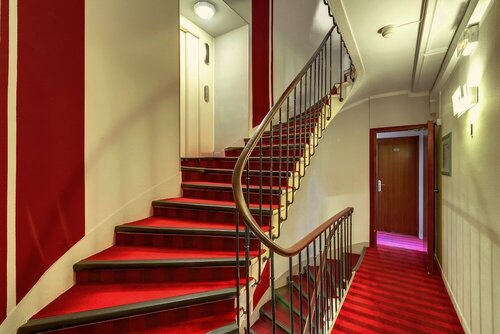 Гостиница Splendid Hotel в Нантере