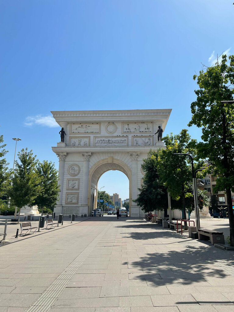 Landmark, attraction Триумфальная арка Македония, Skopje, photo