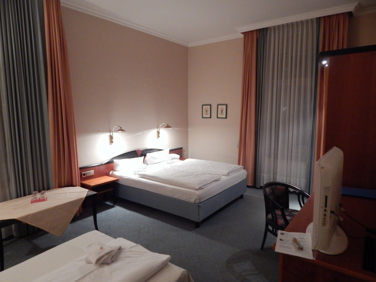 Фото отеля 2