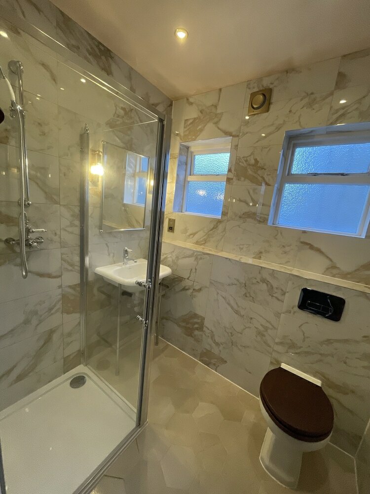 Фото Albany Hotel