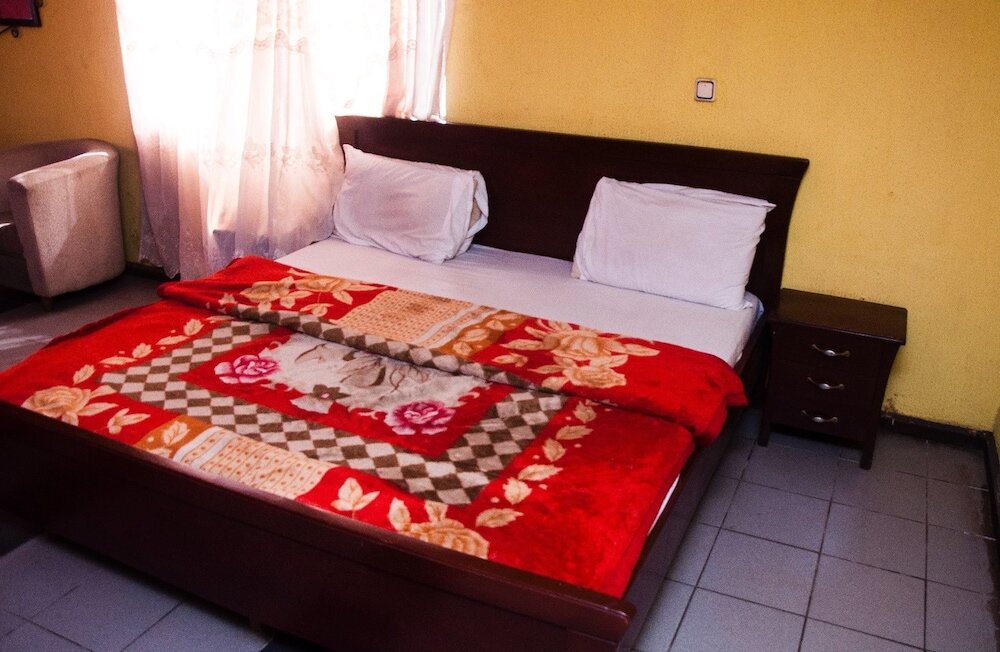 Фото Alfoscar Hotel & Suites