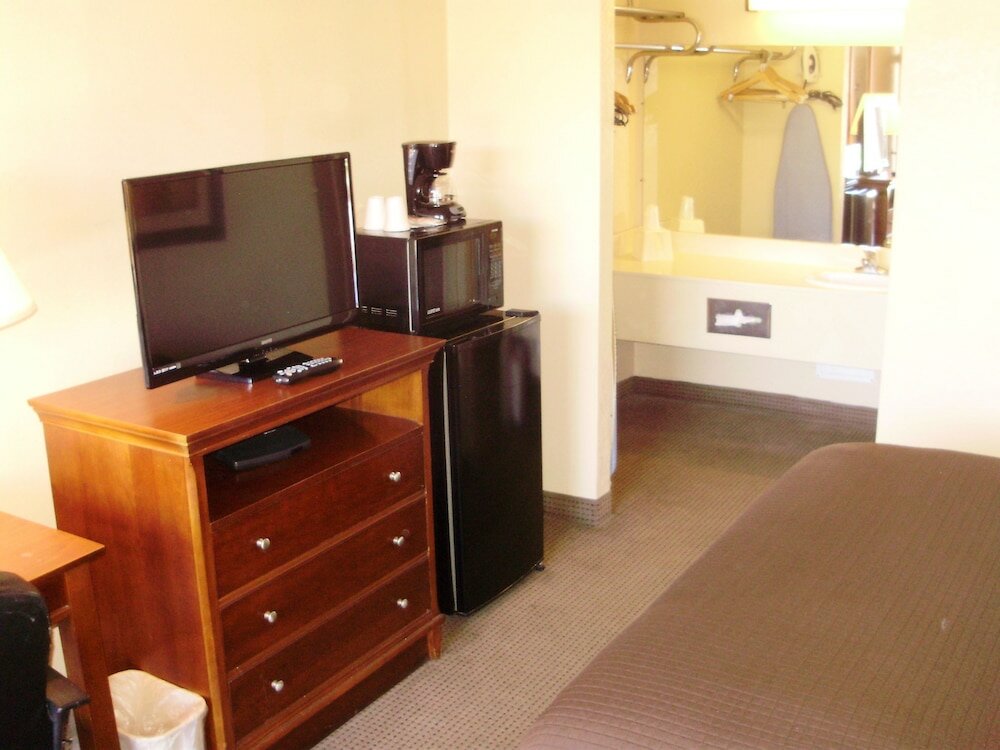 Фото Trade Winds Central Inn