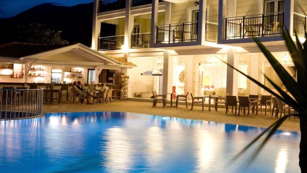 Фото Royal Nidri Hotel & Apartments