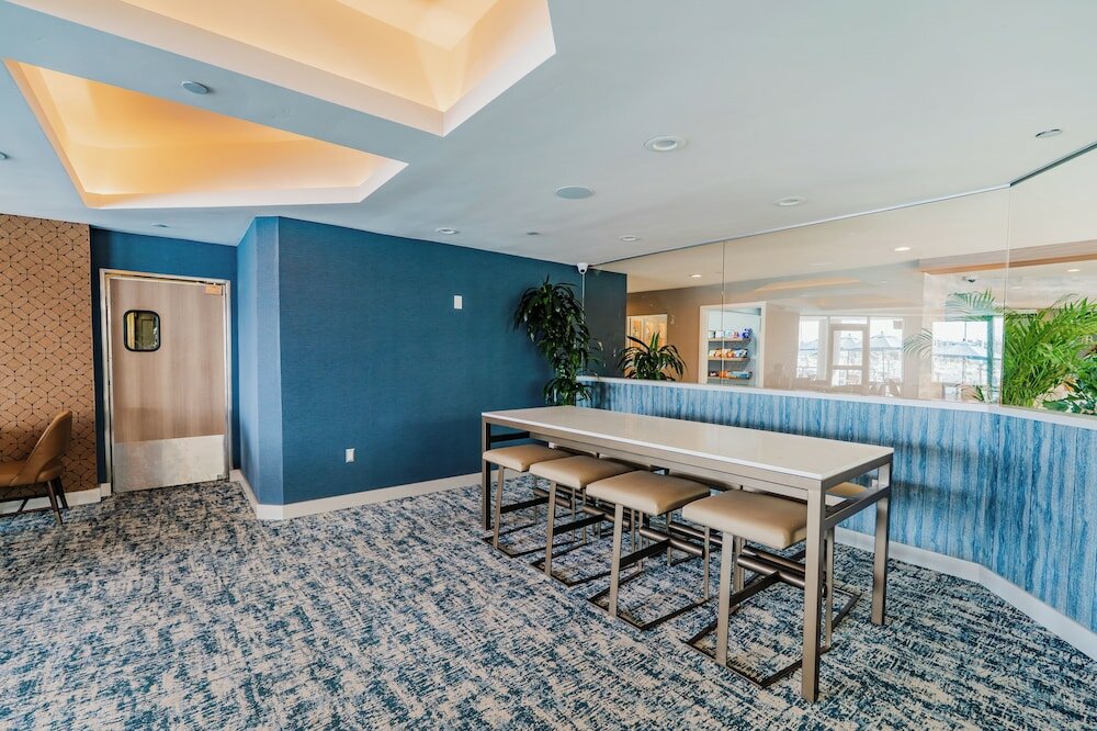 Фото Bay Club Hotel & Marina