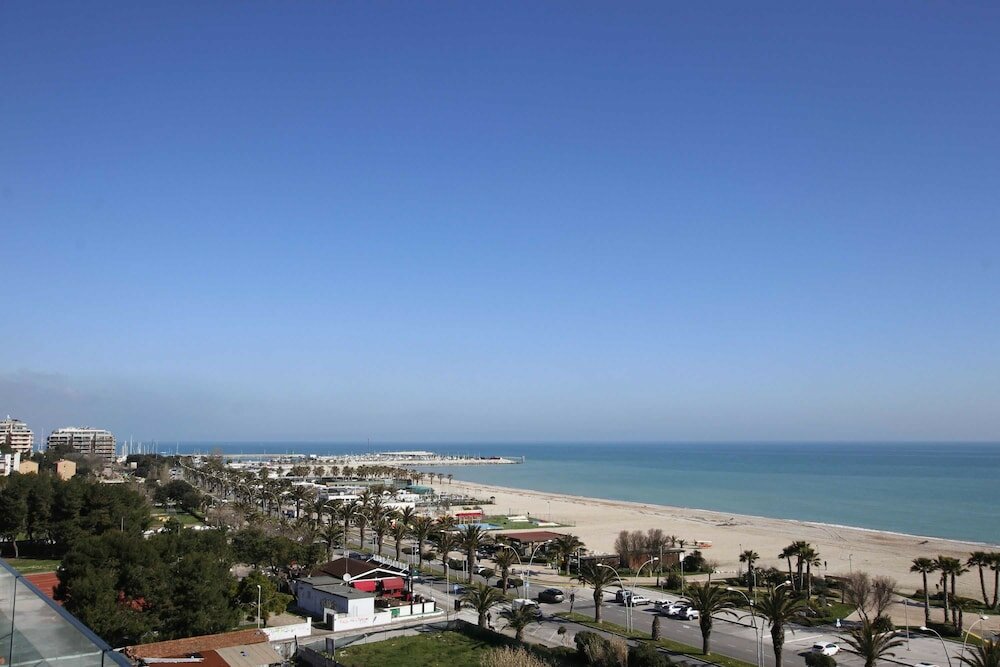 Фото Ghibli Hotel