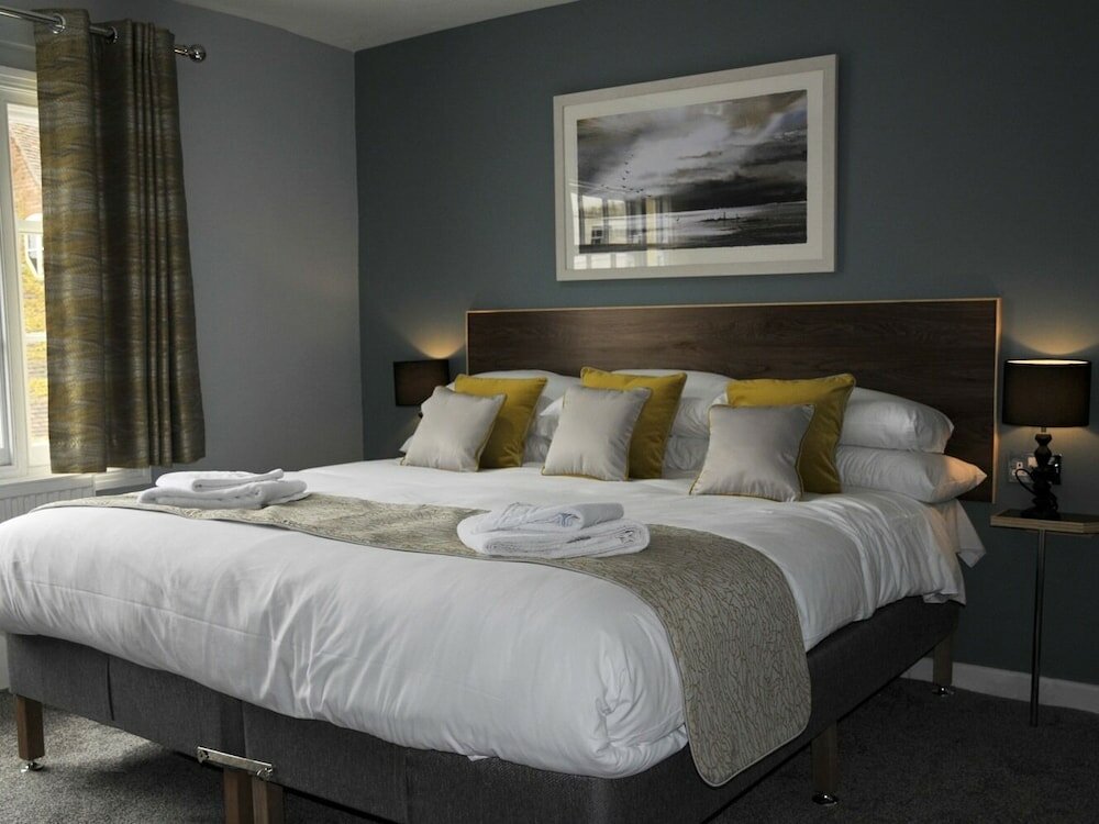 Фото The Coach Hotel