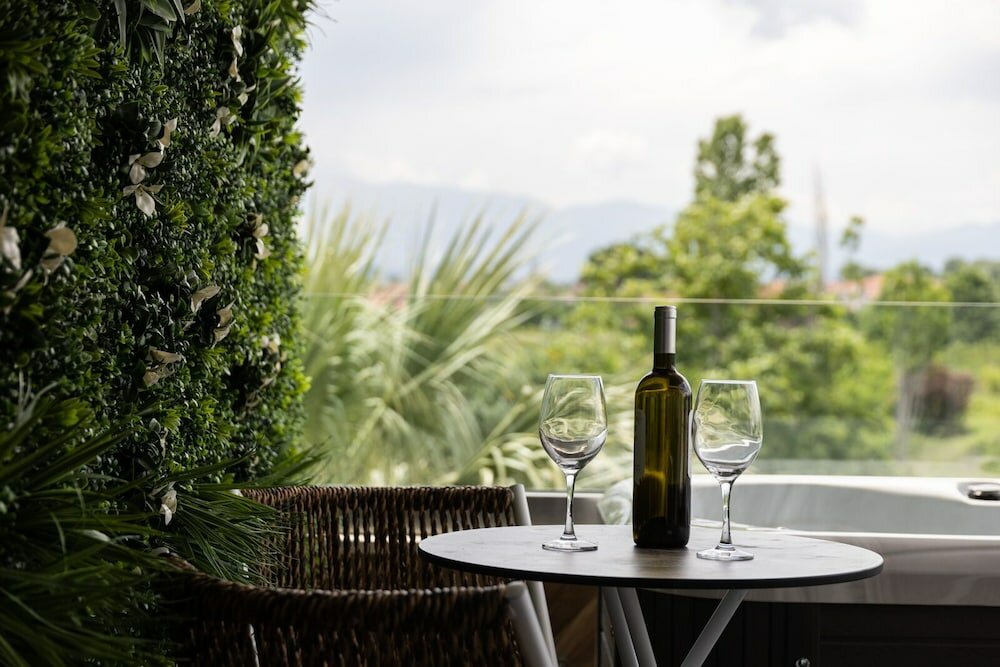 Фото Mythic Summer Hotel