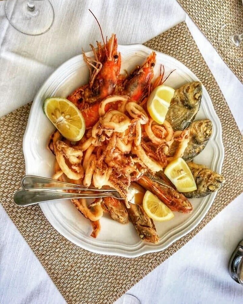 Фото Hotel Stefania Boutique Hotel by the Beach