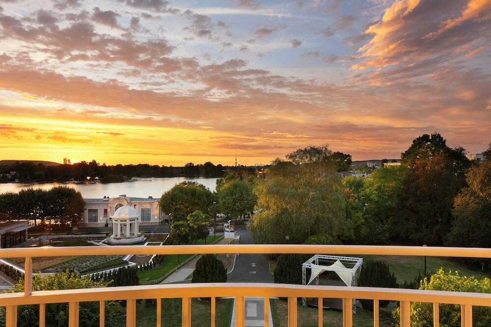 Фото Le Grand Hôtel Enghien-les-Bains