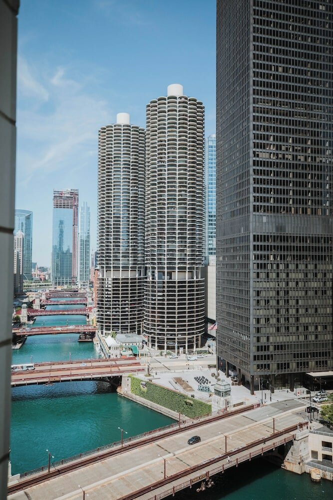 Фото Club Quarters Hotel, Wacker at Michigan, Chicago