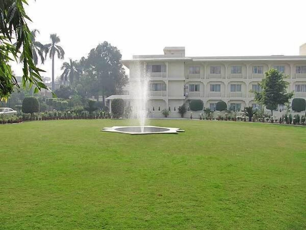 Фото Hotel Ritz Plaza