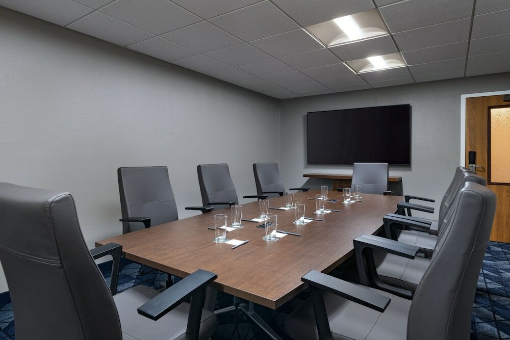 Фото Courtyard by Marriott Dallas Richardson at Spring Valley