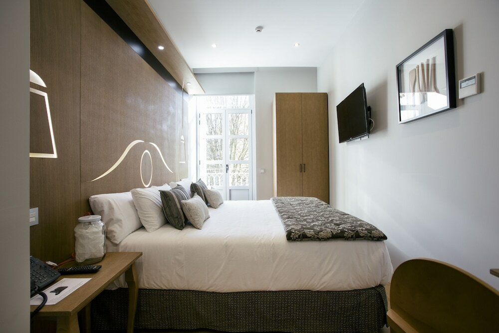 Фото Legazpi Doce Rooms & Suites