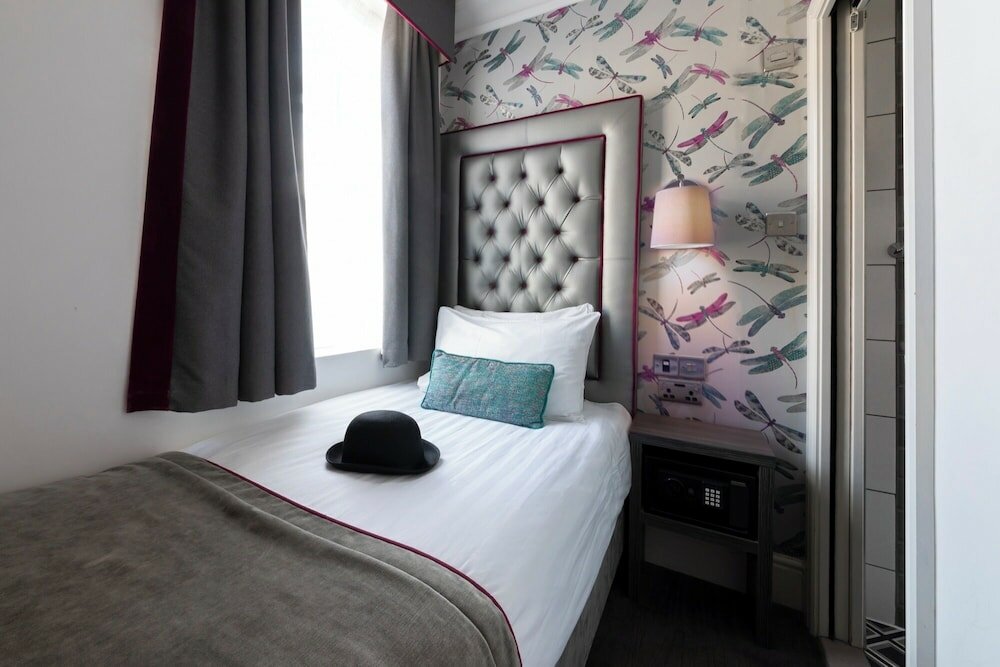 Фото The Beverley Hotel