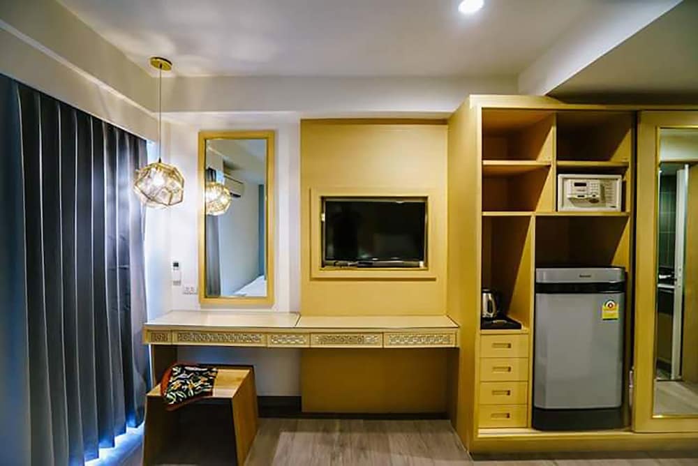 Фото Moon Dragon Hotel