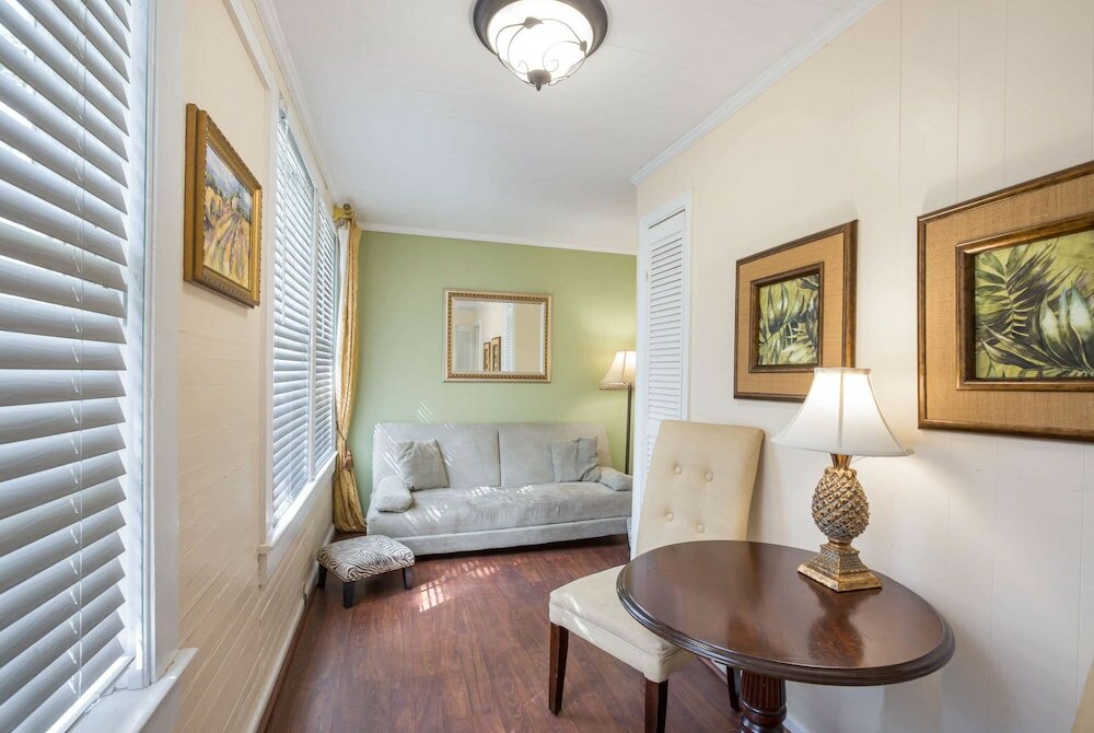 Фото Coombs Inn & Suites