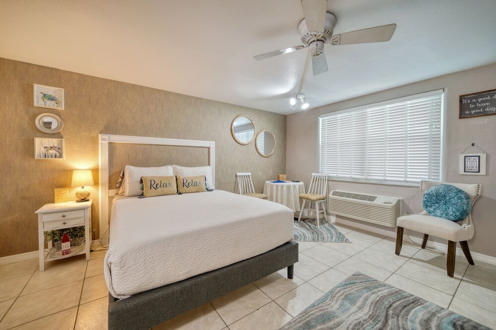 Фото Camelot Beach Suites