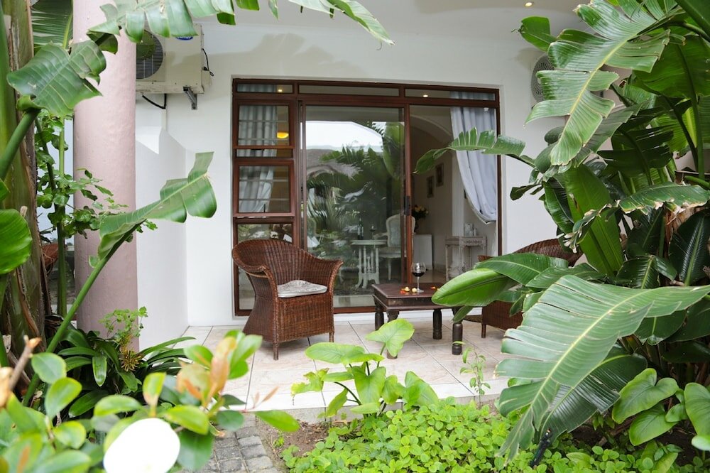 Фото Misty Waves Boutique Hotel