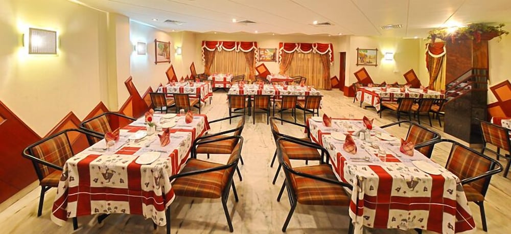 Фото Hotel Gnanam