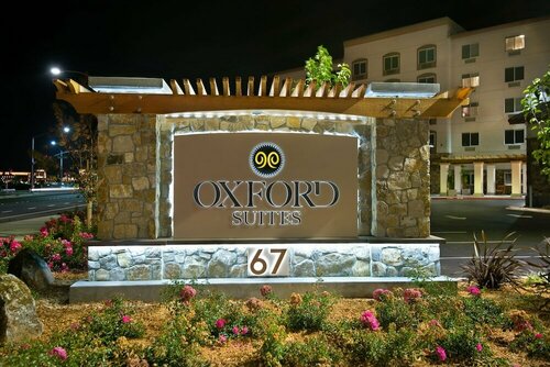 Гостиница Oxford Suites Sonoma County в Ронерт Парке
