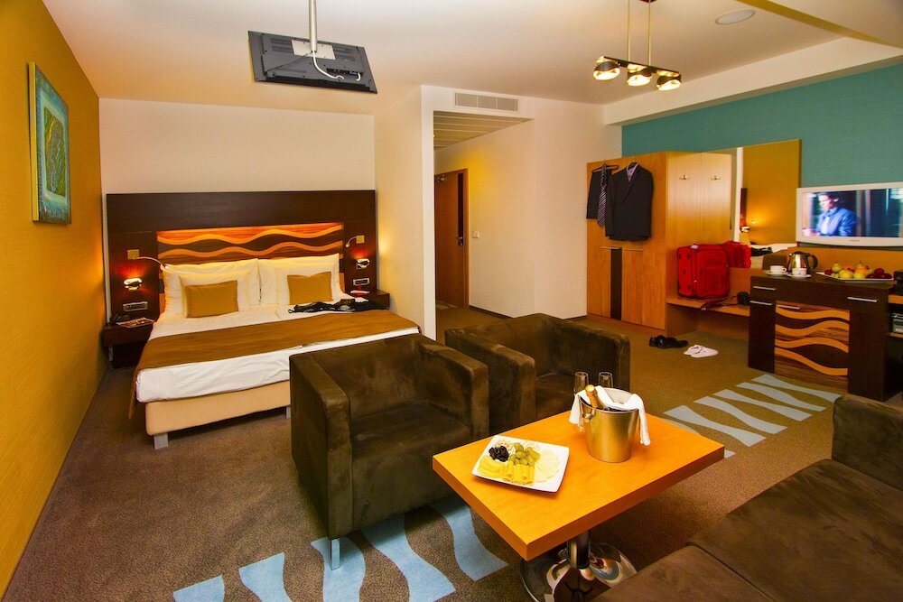 Фото Hotel Danubia Gate