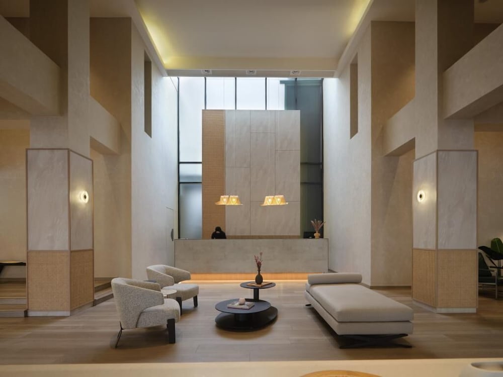 Фото The Brunei Hotel