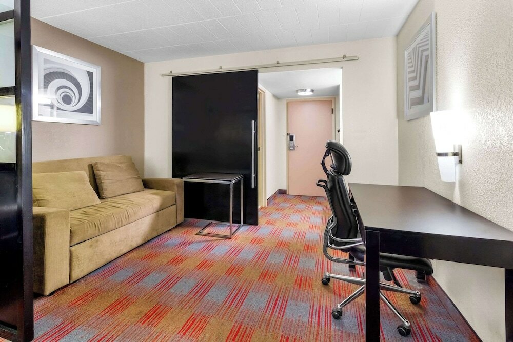 Фото Quality Inn & Suites
