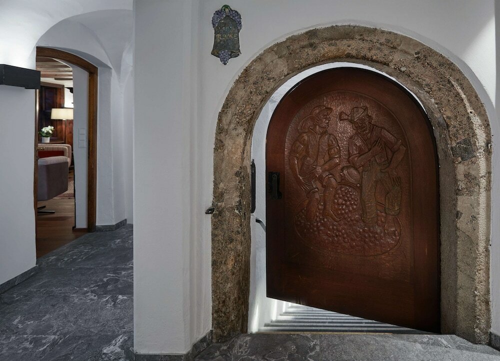 Фото Hotel Schwarzer Adler